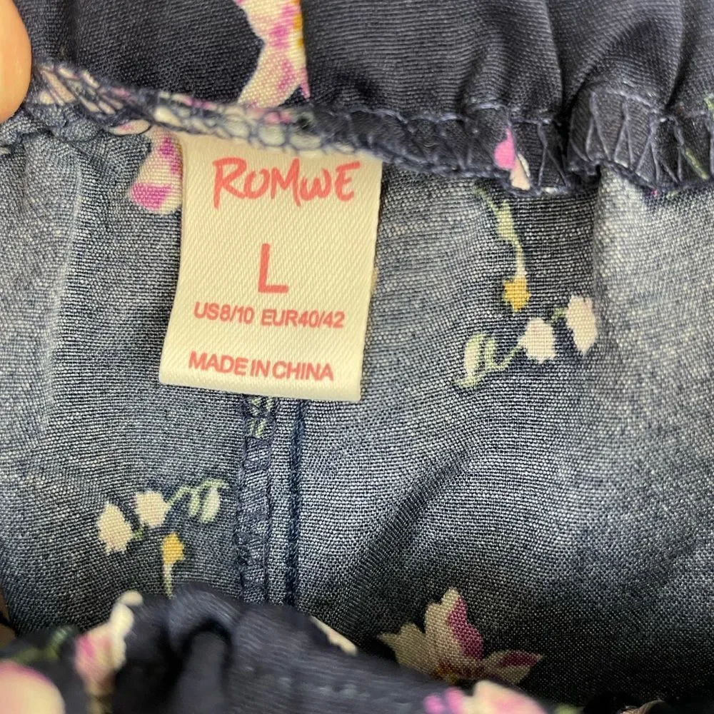Romwe Navy Blue Floral Shorts Size L EUC